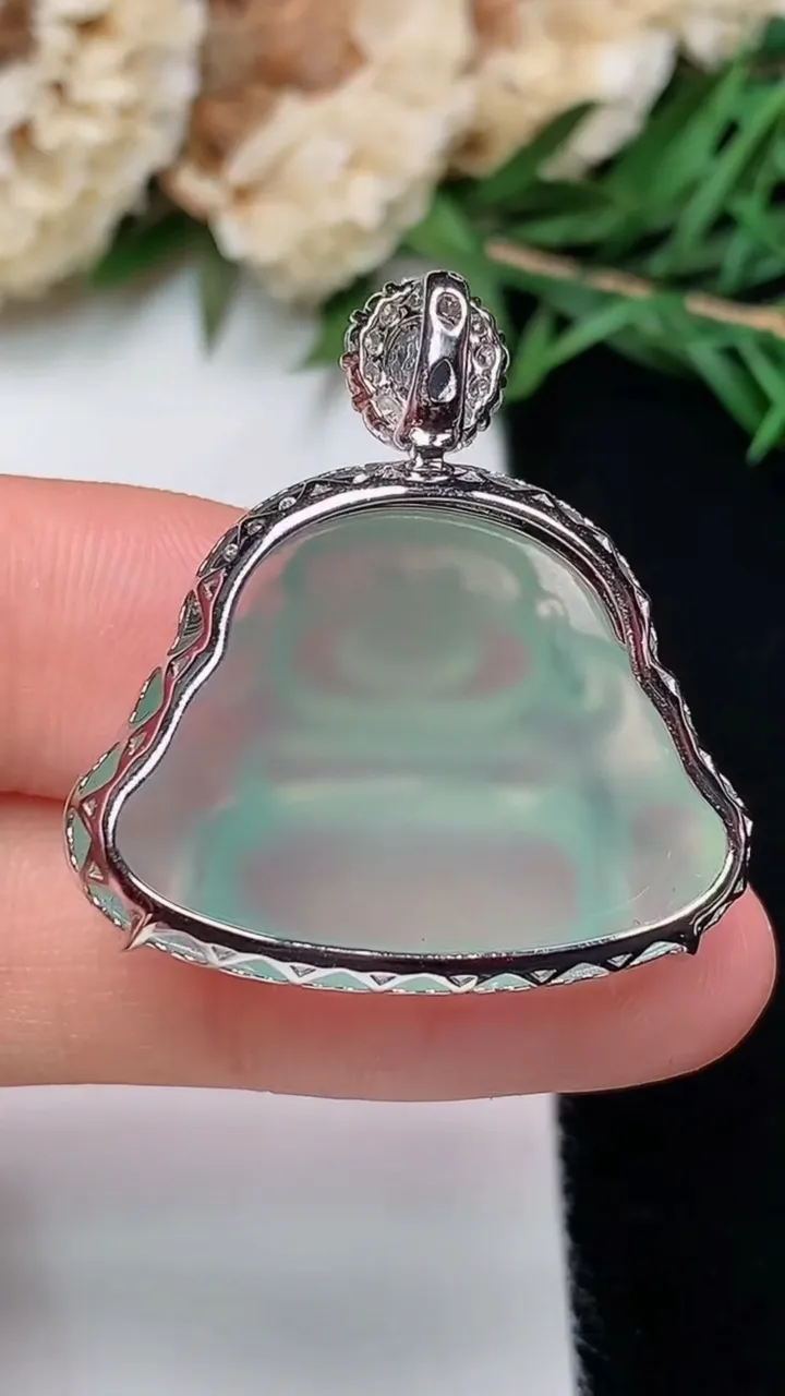 天然A货翡翠佛公吊坠，尺寸19.7-28-9.5，重量:7.00g
12月13日