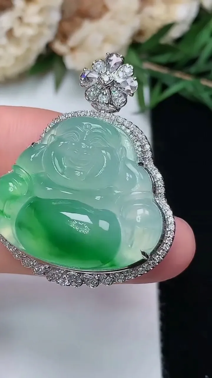 天然A货翡翠佛公吊坠，尺寸34.9-28.4-12.3裸石21.2-25.4，重量:10.69g
12月13日，重量:10.69g