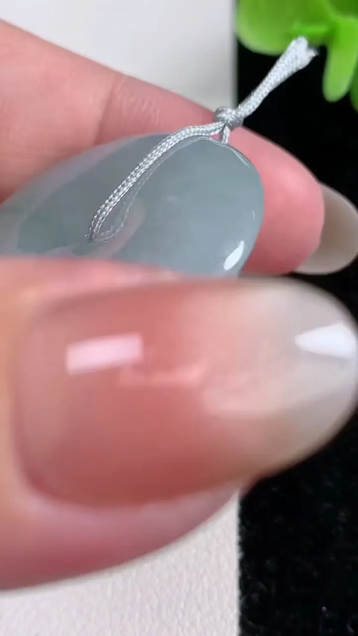 天然A货翡翠飘花平安扣吊坠，尺寸31.2-6.2，重量:12.98g
12月13日