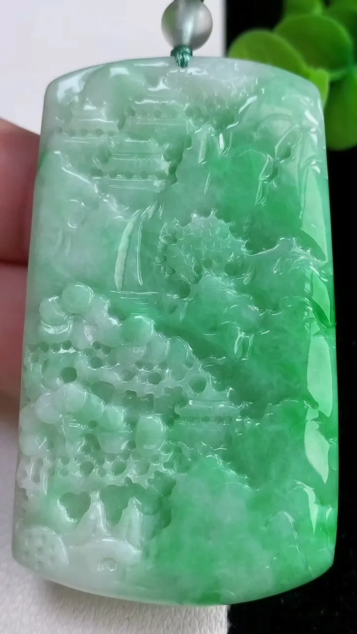 天然A货翡翠山水牌吊坠，尺寸65.7-38.3-4，重量:29.65g
12月13日