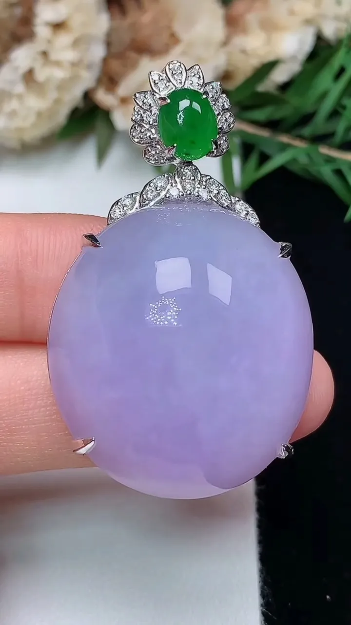 天然A货翡翠k金紫罗兰蛋面吊坠，尺寸28.7-26.6-13.8，重量:18.58g
12月13日