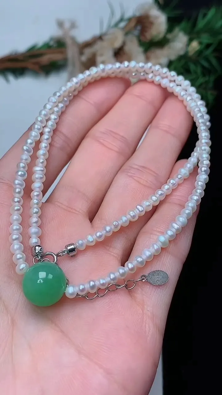 天然A货翡翠圆珠项链，尺寸11，重量:9.33g12月13日
工厂直销收藏佳品,种好水足，色泽均匀，