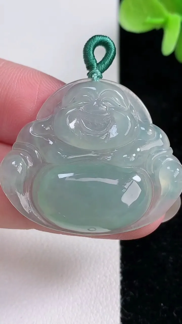 天然A货翡翠佛公吊坠，尺寸29.8-35.2-5.2，重量:8.39g
12月13日