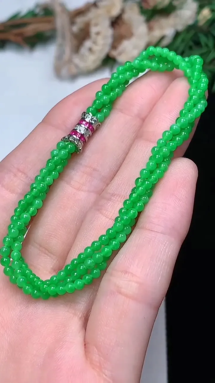 天然A货翡翠小米珠手串，尺寸2.6，重量:6.23g12月13日
工厂直销收藏佳品,种好水足，色泽均匀，有种有色，上手高大气！