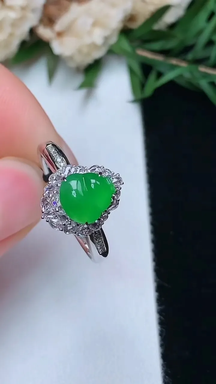 天然A货翡翠葫芦戒指，尺寸17-7.2-6.8，重量:2.76g2025年12月13日
工厂直销收藏