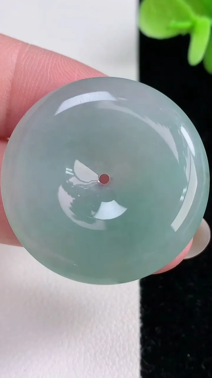 天然A货翡翠平安扣吊坠，尺寸33-5.6，重量:13.06g
12月13日