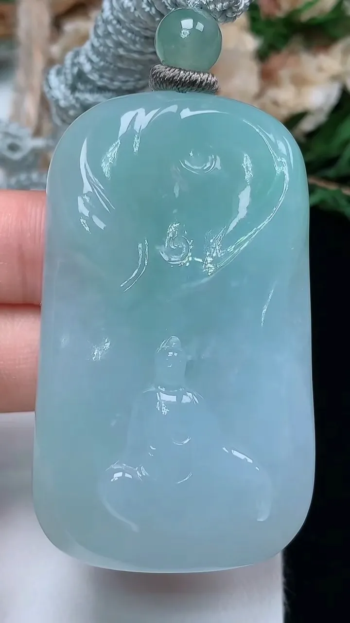 天然A货翡翠观音菩萨吊坠，尺寸53-31.5-11.9，重量:47.12g
12月13日