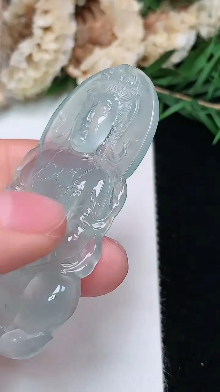 天然A货翡翠飘花度母吊坠，尺寸55.3-28.4-6，重量:15.50g
12月13日