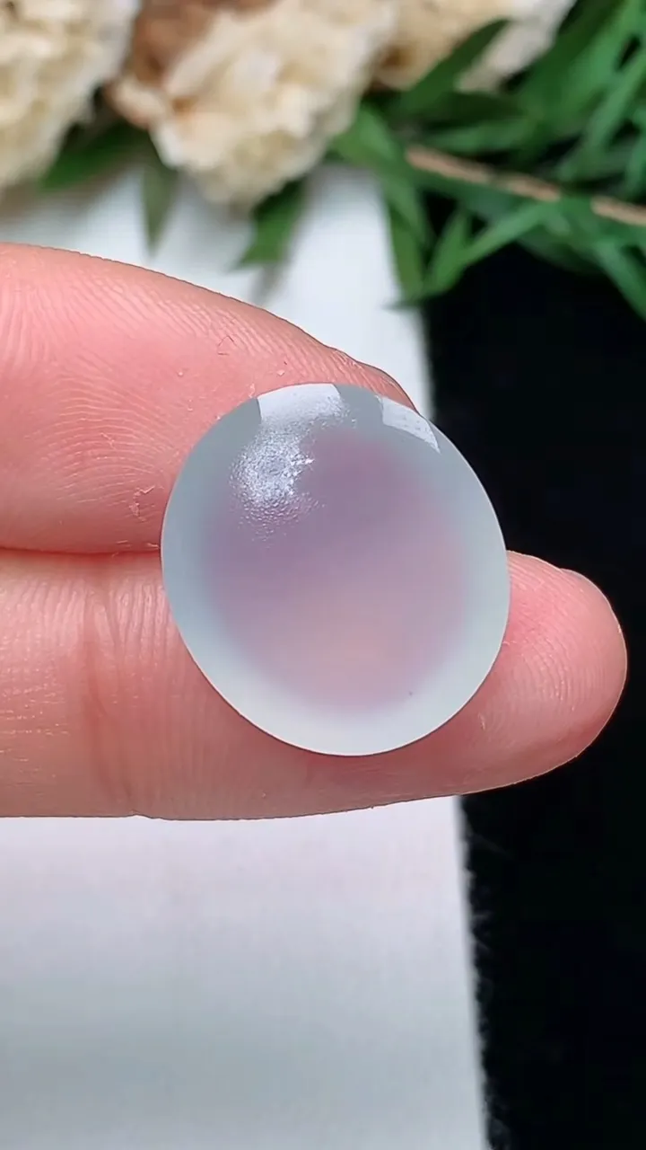 天然A货翡翠白冰蛋面镶嵌件，尺寸16.4-14.6-6，重量:2.46g
12月13日