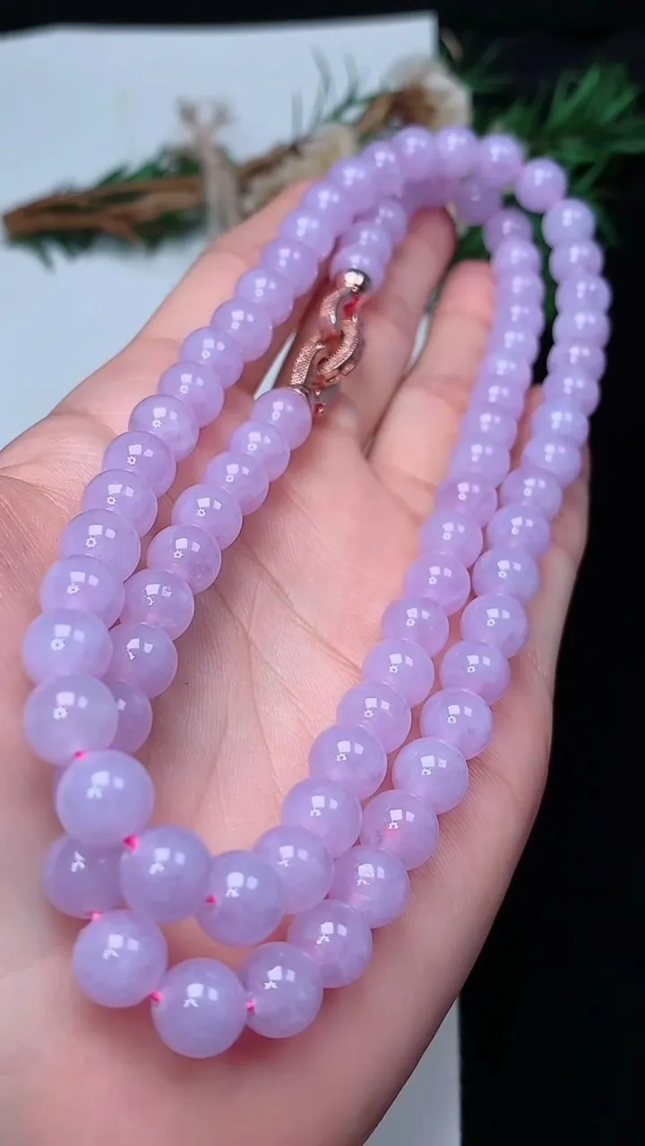 天然A货翡翠紫罗兰圆珠项链，尺寸7.8-79颗，重量:64.68g12月13日
工厂直销收藏佳品,种