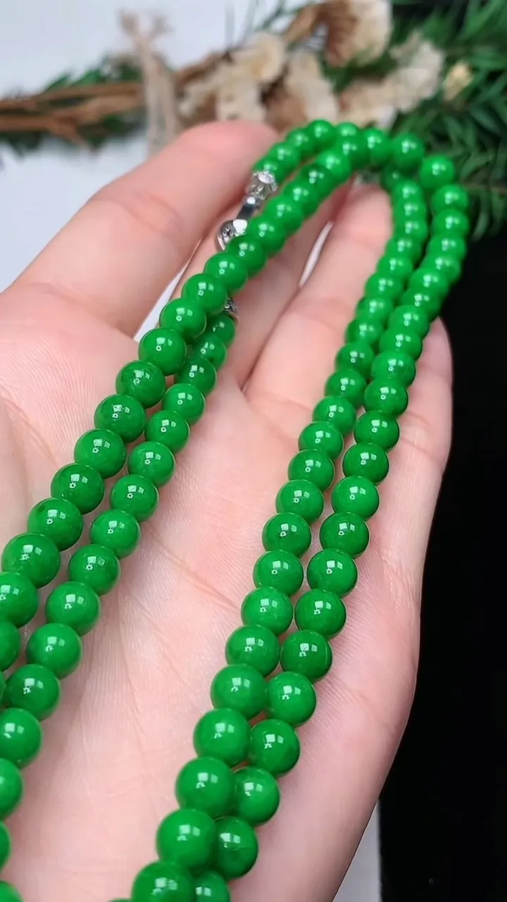 天然A货翡翠圆珠项链，尺寸6-100颗，重量:35.57g
12月13日