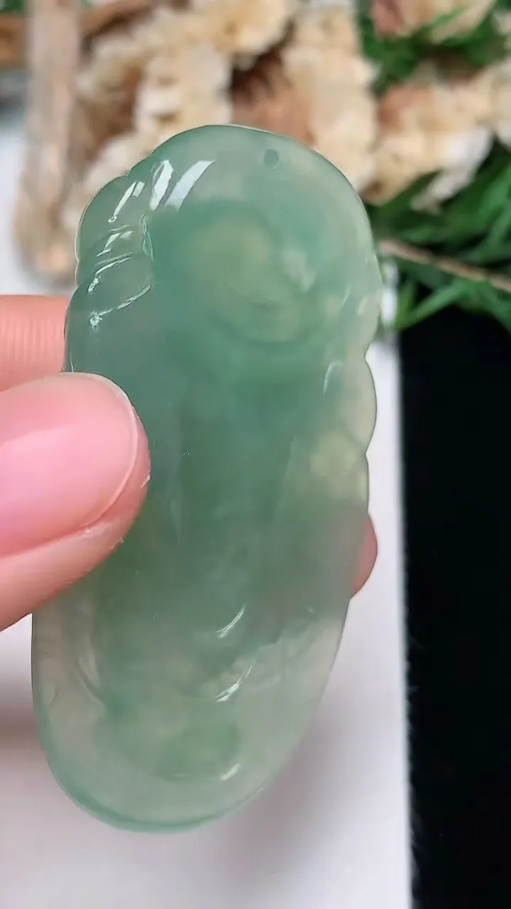 天然A货翡翠逍遥佛吊坠，尺寸52.4-28.3-8，重量:20.19g
12月13日