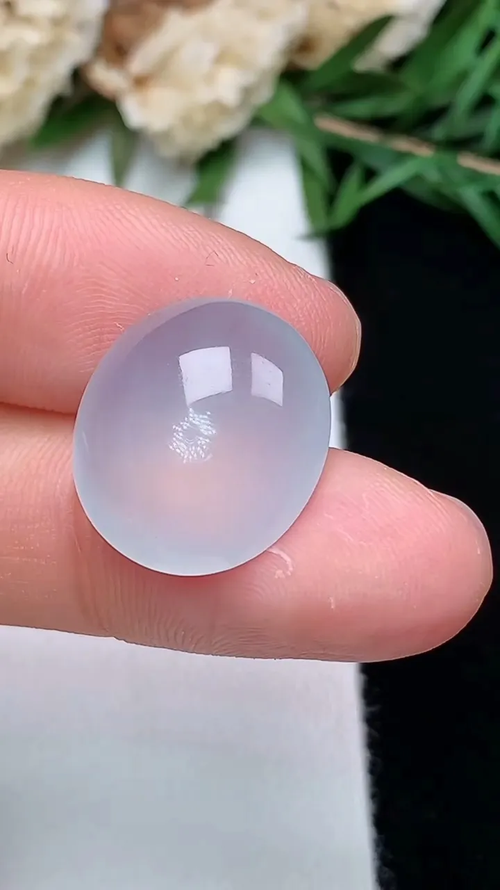 天然A货翡翠白冰蛋面镶嵌件，尺寸16.4-14.6-6，重量:2.46g
12月13日