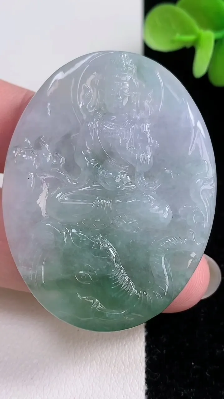 天然A货翡翠普贤菩萨吊坠，尺寸49-37.8-4.8，重量:22.56g
12月14日