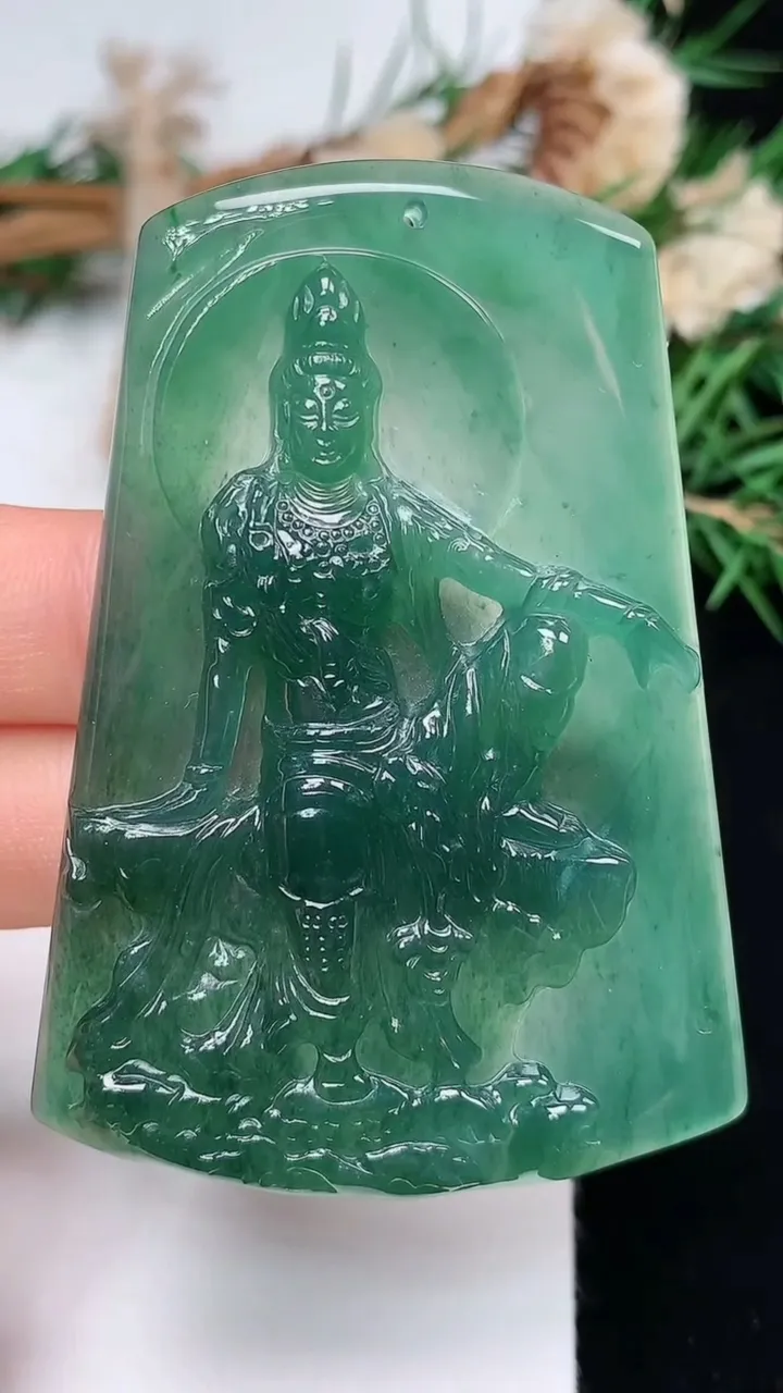 天然A货翡翠蓝水观音菩萨吊坠，尺寸61.2-43-6，重量:28.35g
12月13日