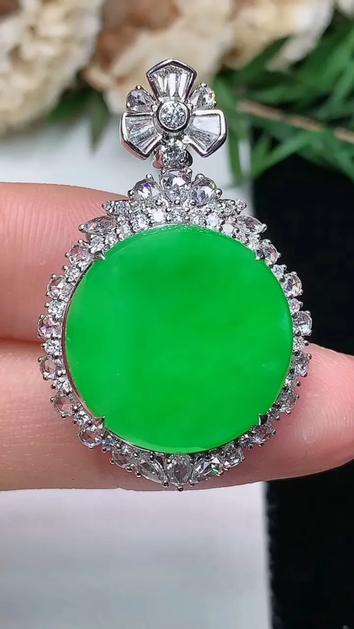 天然A货翡翠无事牌吊坠，尺寸34.5-22-10，裸石17.8，重量:7.26g
12月13日