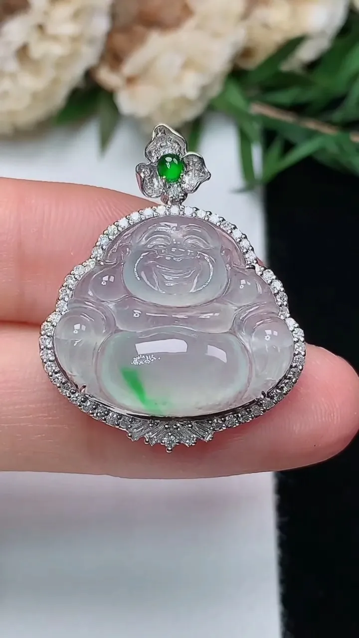 天然A货翡翠佛公吊坠，尺寸28.2-22.6-9.4，裸石16.6-19.6，重量:4.34g
12