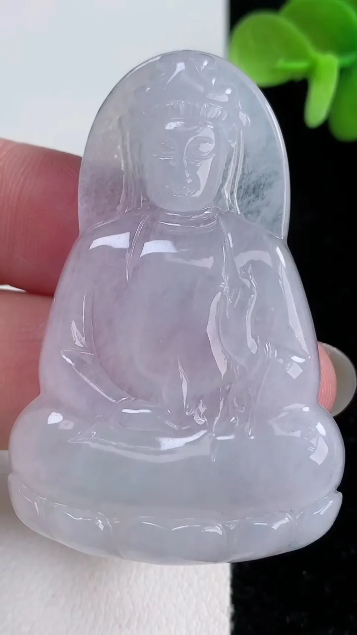 天然A货翡翠观音菩萨吊坠，尺寸53.4-35-5.1，重量:18.35g
12月13日