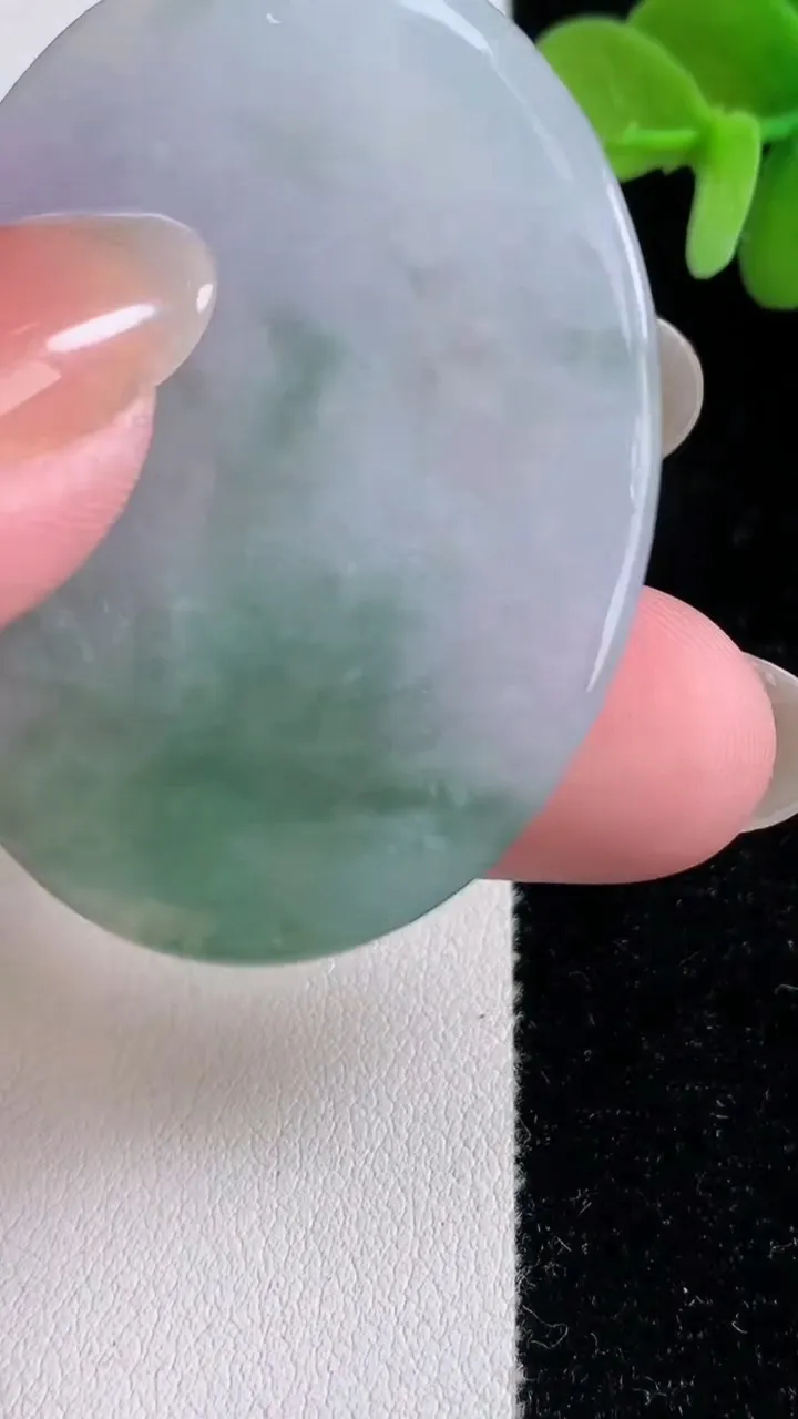 天然A货翡翠普贤菩萨吊坠，尺寸49-37.8-4.8，重量:22.56g
12月14日