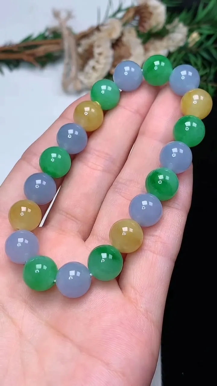 天然A货翡翠三彩圆珠手串，尺寸10-19颗，重量:33.44g12月13日
工厂直销收藏佳品,种好水足，色泽均匀，有种有色，上手高大气！