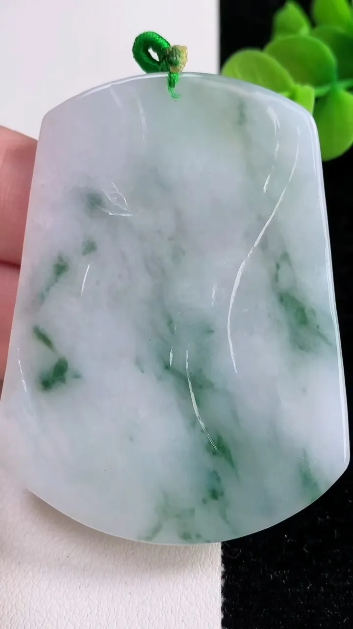 天然A货翡翠飘花祥龙大势至菩萨吊坠，尺寸62.5-47.5-5，重量:35.25g
12月13日