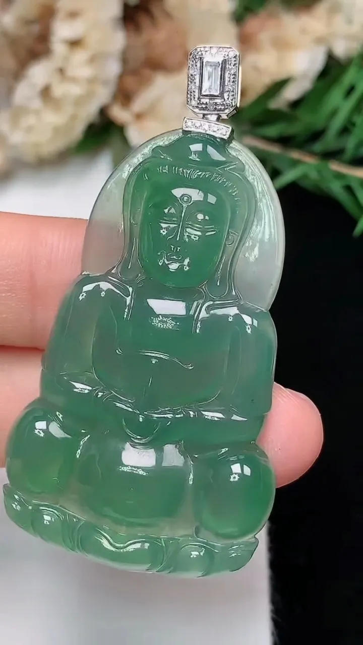 天然A货翡翠观音菩萨吊坠，尺寸43.6-27-4.7，重量:10.02g
12月13日