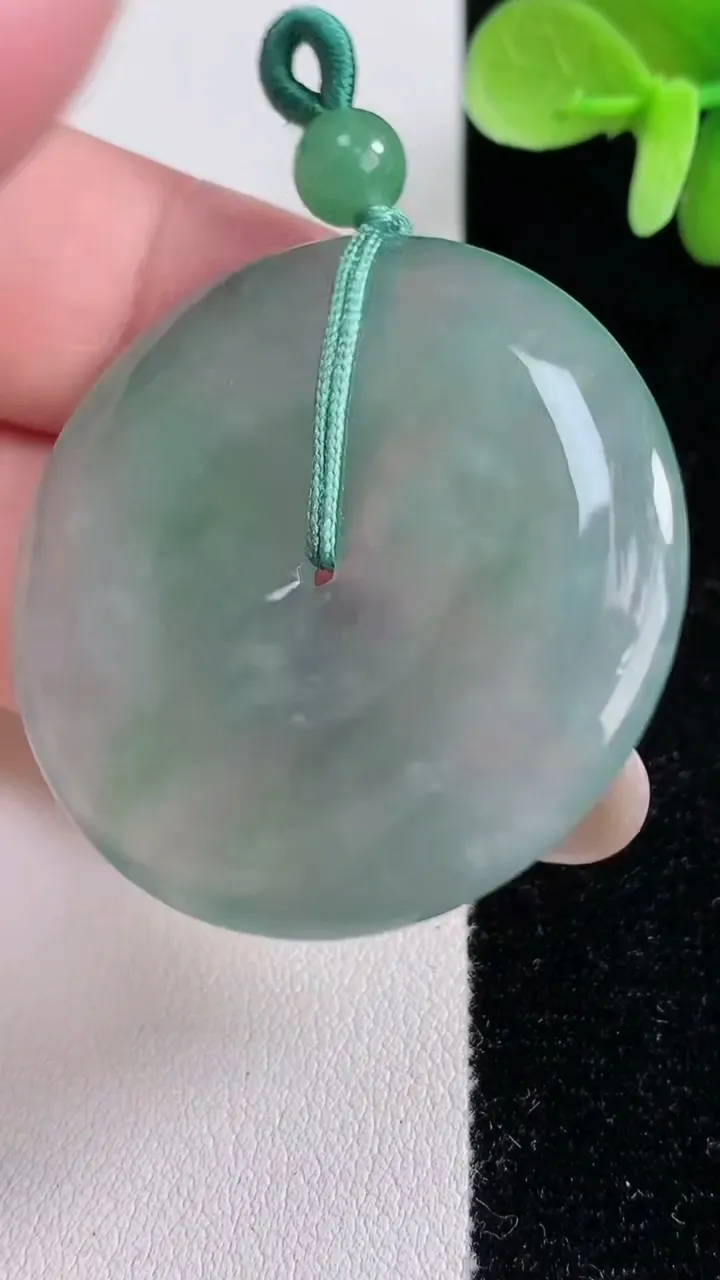 天然A货翡翠平安扣吊坠，尺寸38.6-5.3，重量:18.49g
12月13日