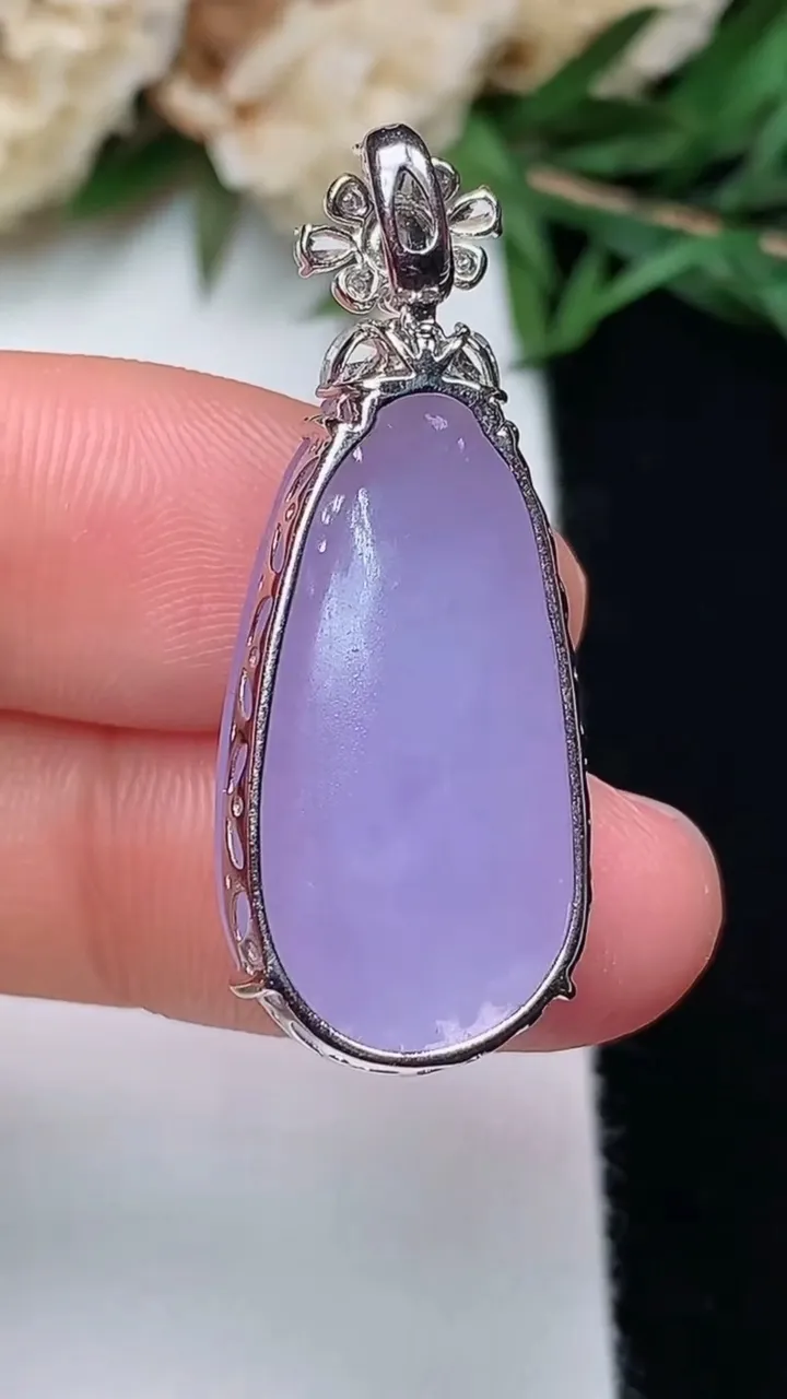 天然A货翡翠k金紫罗兰福瓜吊坠，尺寸25.2-13.2-8.8，重量:5.45g
12月13日