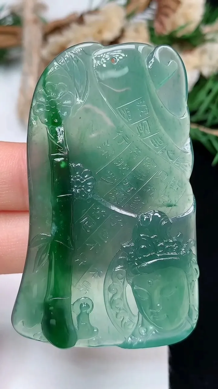 天然A货翡翠蓝水观音头吊坠，尺寸57.2-36.2-5.2，重量:19.01g
12月13日