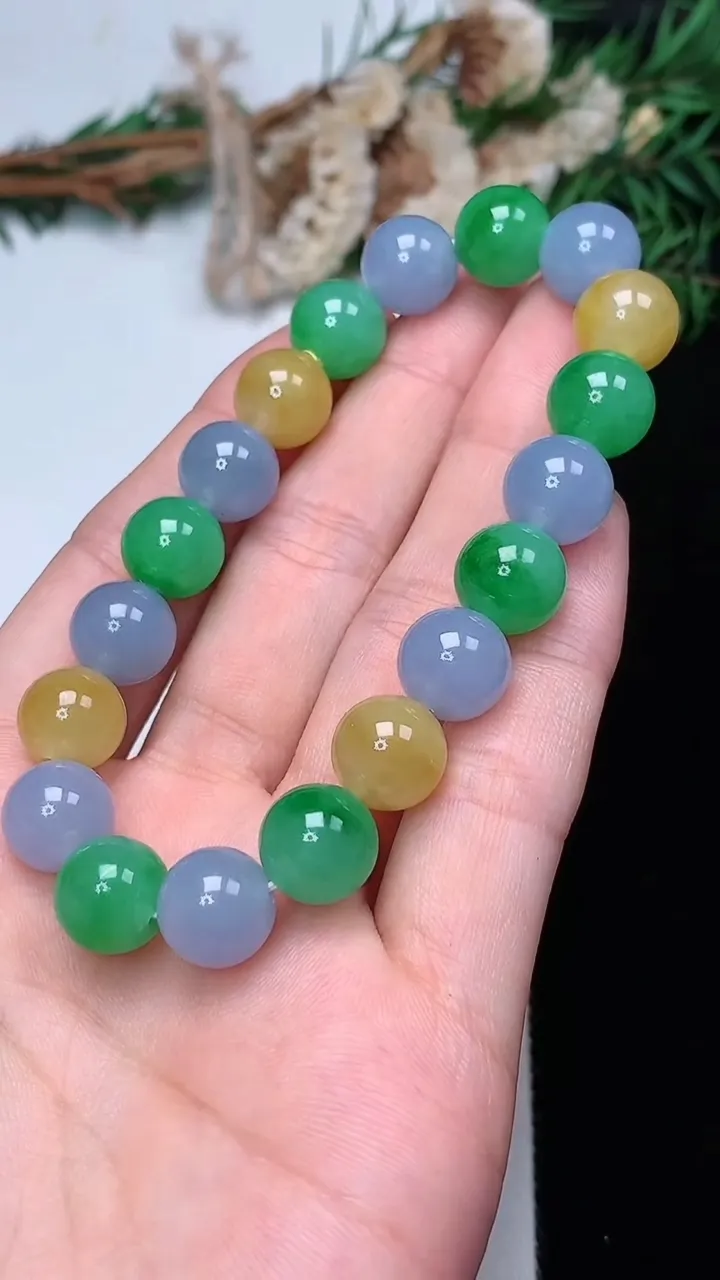 天然A货翡翠三彩圆珠手串，尺寸10-19颗，重量:33.44g12月13日
工厂直销收藏佳品,种好水足，色泽均匀，有种有色，上手高大气！