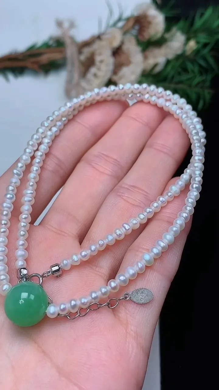 天然A货翡翠圆珠项链，尺寸11，重量:9.33g12月13日
工厂直销收藏佳品,种好水足，色泽均匀，有种有色，上手高大气！