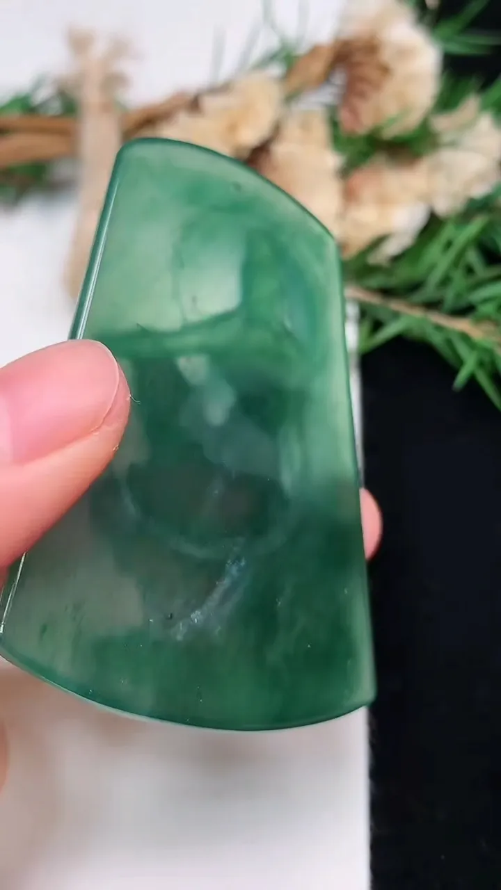 天然A货翡翠蓝水观音菩萨吊坠，尺寸61.2-43-6，重量:28.35g
12月13日