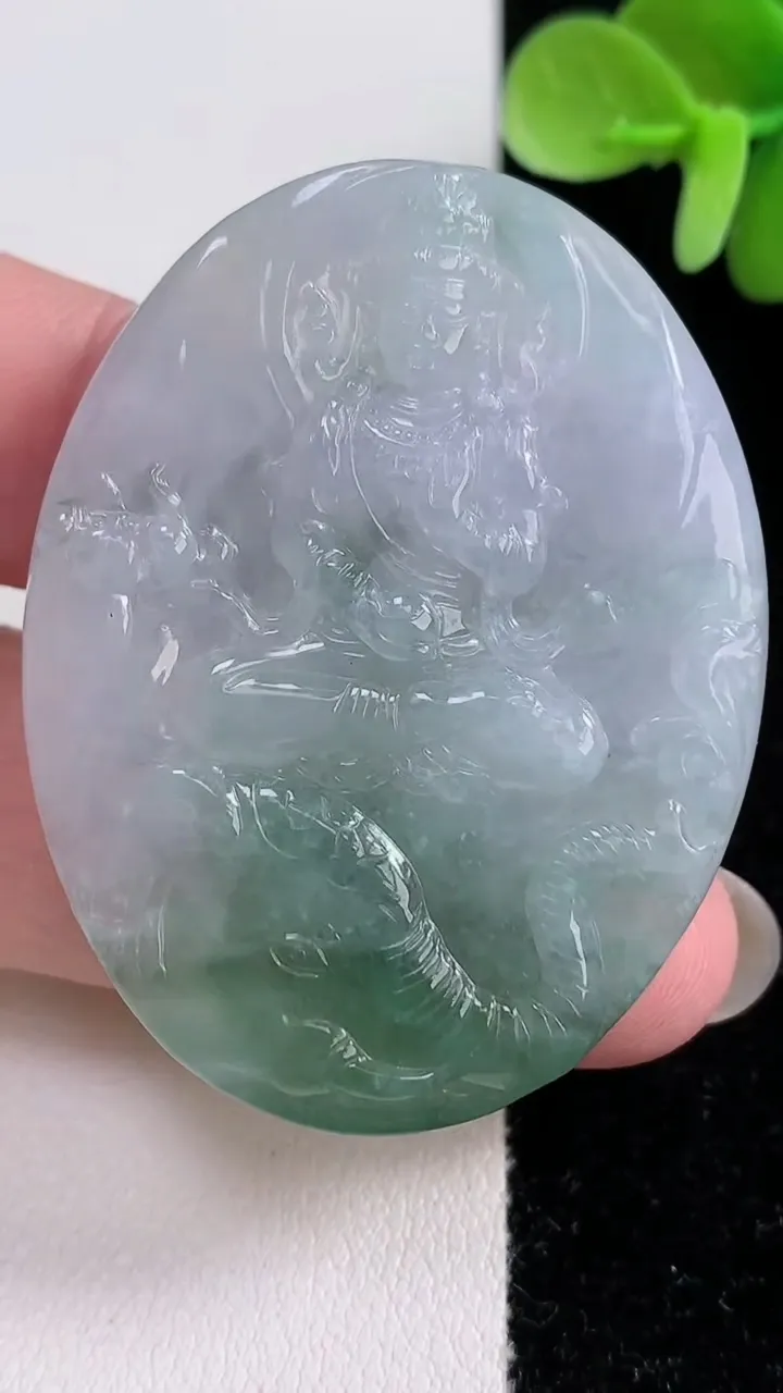 天然A货翡翠普贤菩萨吊坠，尺寸49-37.8-4.8，重量:22.56g
12月14日