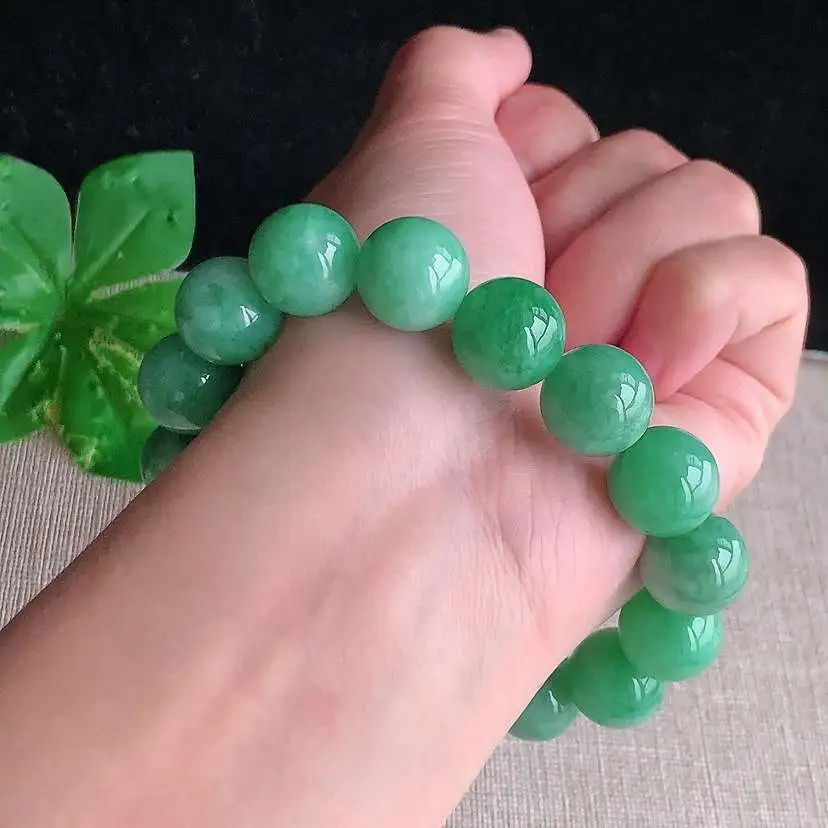 a货翡翠冰种满绿圆珠佛珠手串16颗 尺寸13mm 重量64.63g 1212