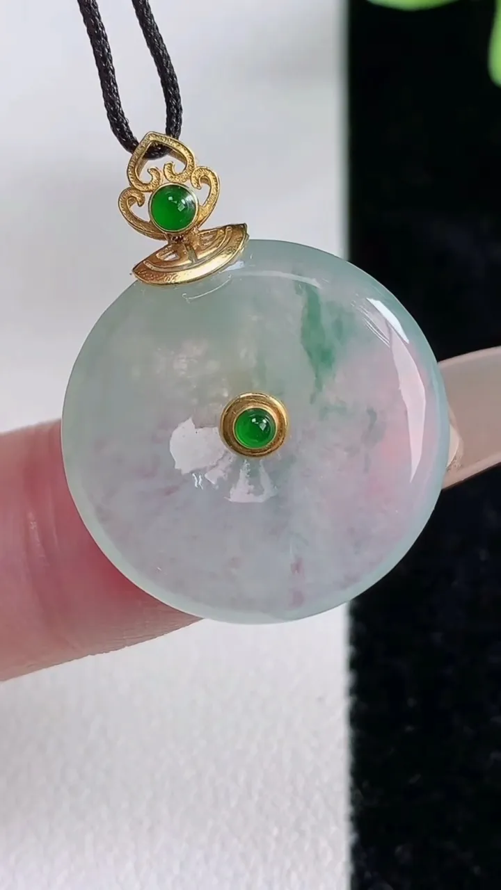 天然A货翡翠种飘花平安扣吊坠，尺寸21-3.2，重量:3.74g
12月13日