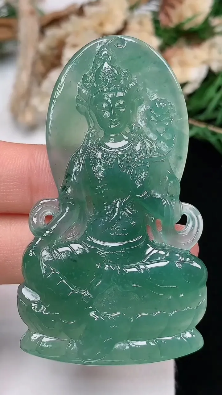 天然A货翡翠蓝水大势至观音菩萨吊坠，尺寸57.9-33-5.8，重量:19.58g
12月13日