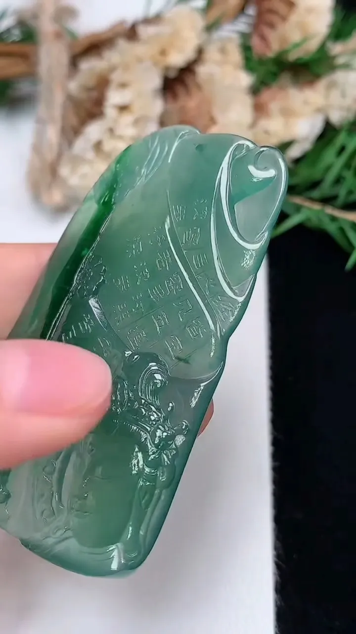 天然A货翡翠蓝水观音头吊坠，尺寸57.2-36.2-5.2，重量:19.01g
12月13日