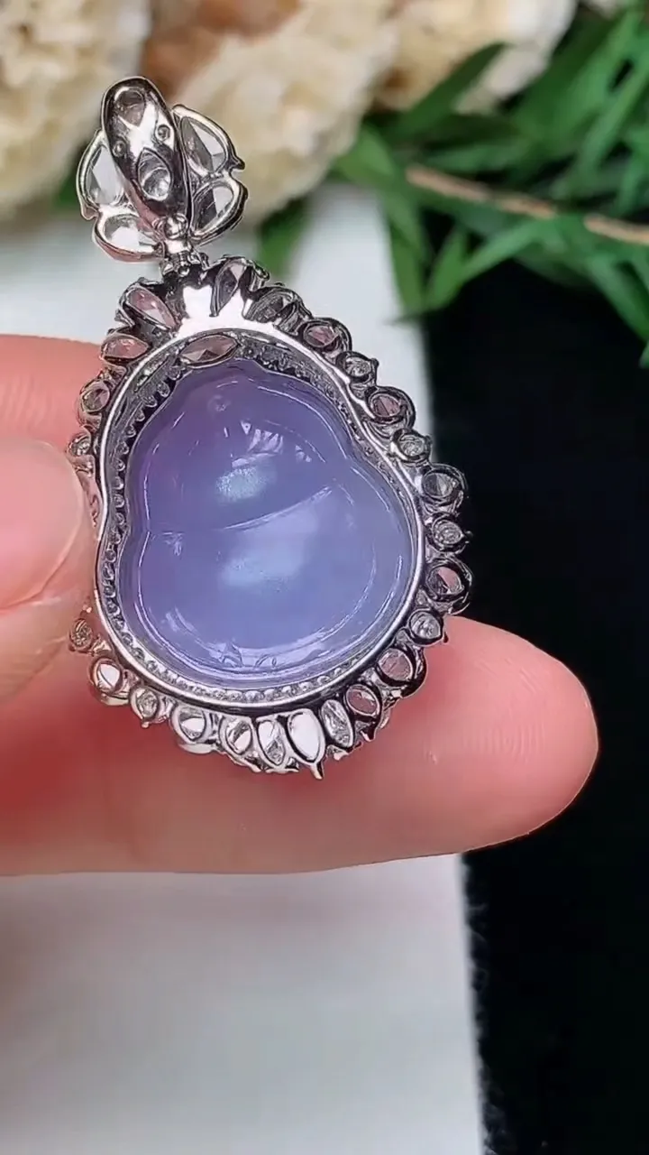 天然A货翡翠紫罗兰葫芦吊坠，尺寸34.5-20-14.4，裸石15.6-14，重量:6.21g
12月13日