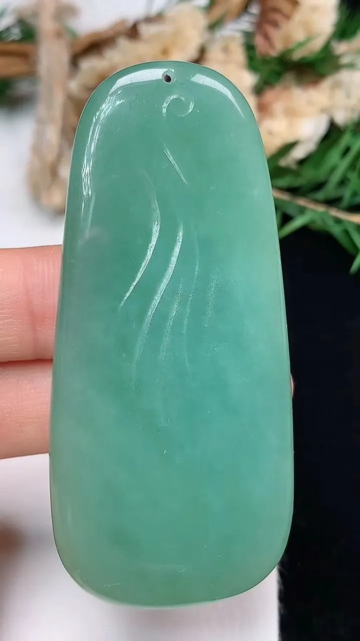 天然A货翡翠阿弥陀佛吊坠，尺寸62.6-28.3-7.8，重量:30.03g
12月13日