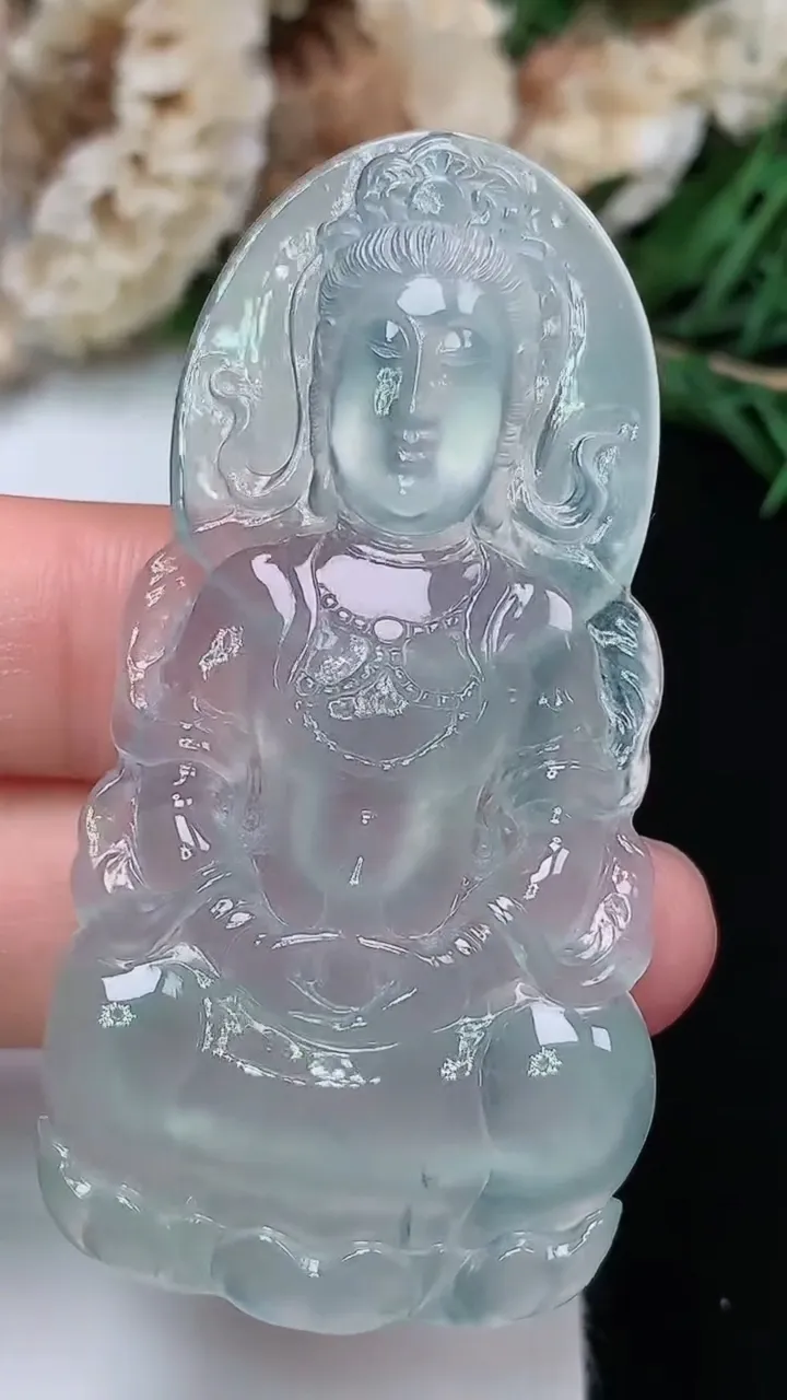 天然A货翡翠飘花度母吊坠，尺寸55.3-28.4-6，重量:15.50g
12月13日