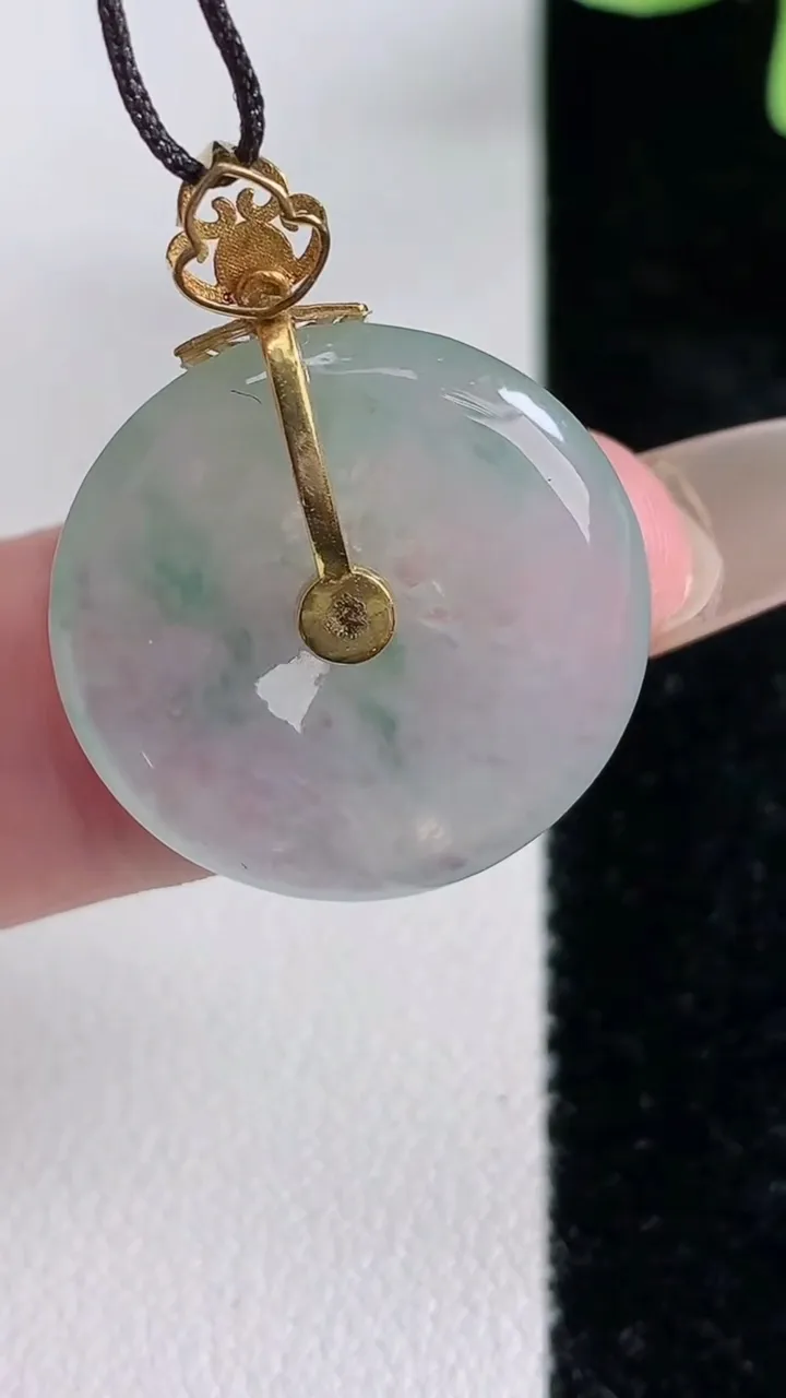 天然A货翡翠种飘花平安扣吊坠，尺寸21-3.2，重量:3.74g
12月13日