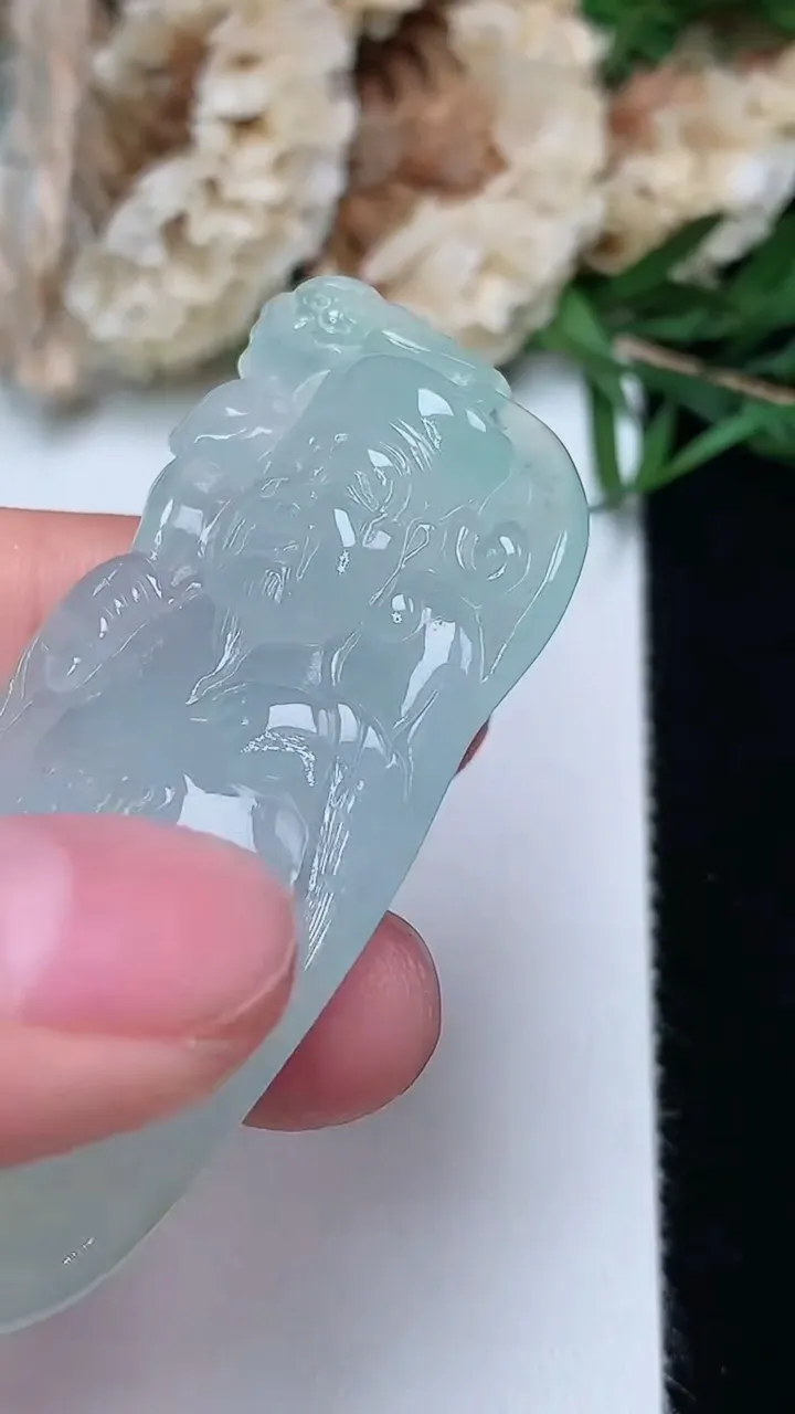 天然A货翡翠白冰财神爷吊坠，尺寸50.9-24.7-7.7，重量:19.91g
12月13日