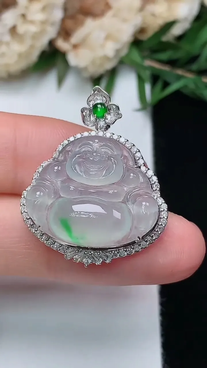 天然A货翡翠佛公吊坠，尺寸28.2-22.6-9.4，裸石16.6-19.6，重量:4.34g
12月13日