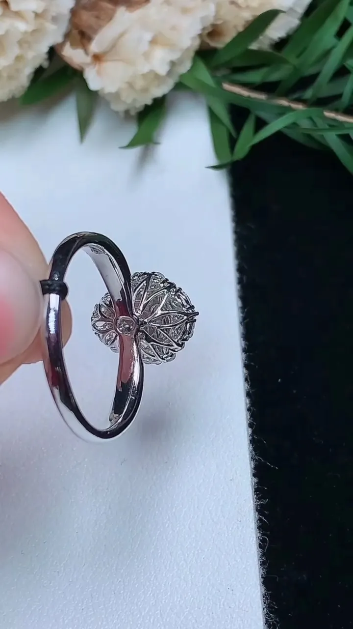 天然A货翡翠葫芦戒指，尺寸17-7.2-6.8，重量:2.76g2025年12月13日
工厂直销收藏佳品,种好水足，色泽均匀，有种有色，上手高大气！