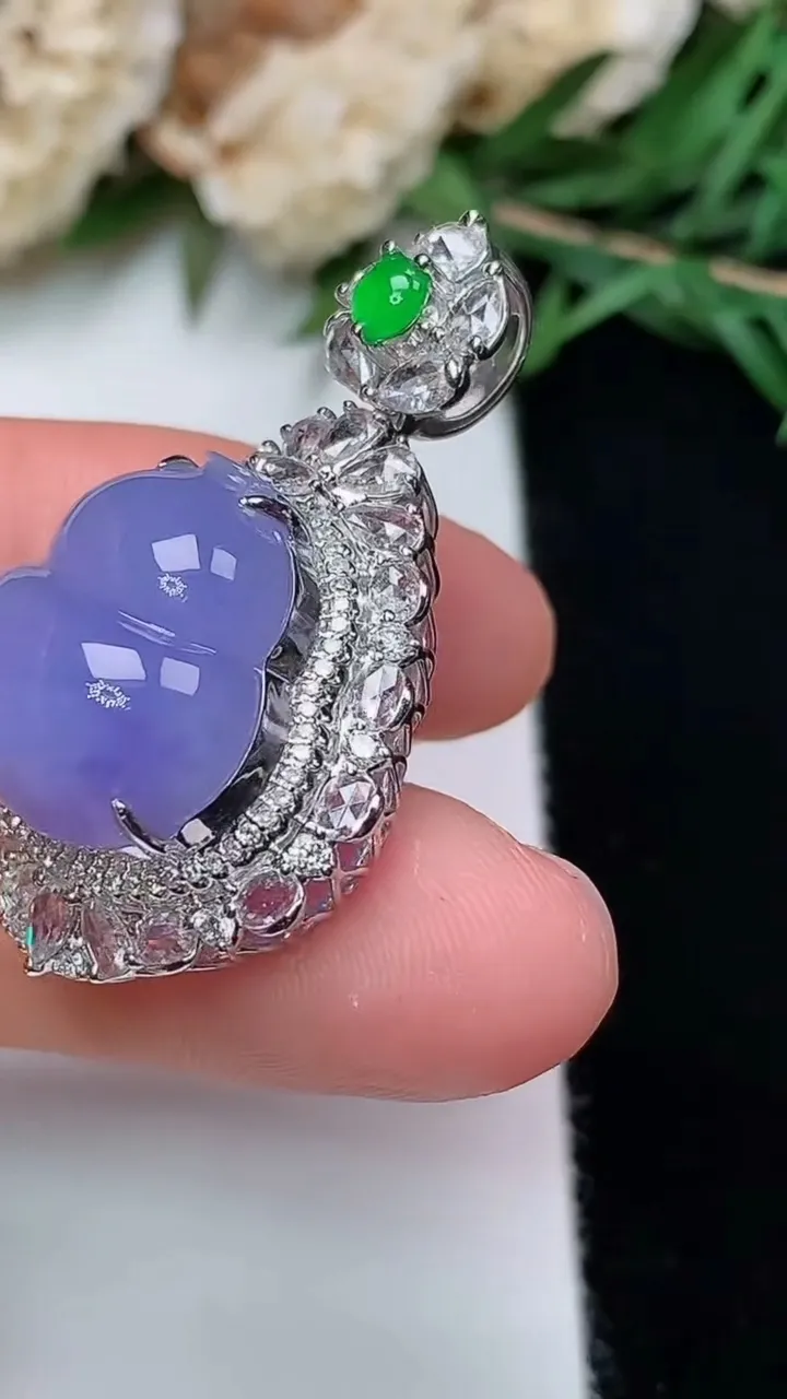 天然A货翡翠紫罗兰葫芦吊坠，尺寸34.5-20-14.4，裸石15.6-14，重量:6.21g
12月13日