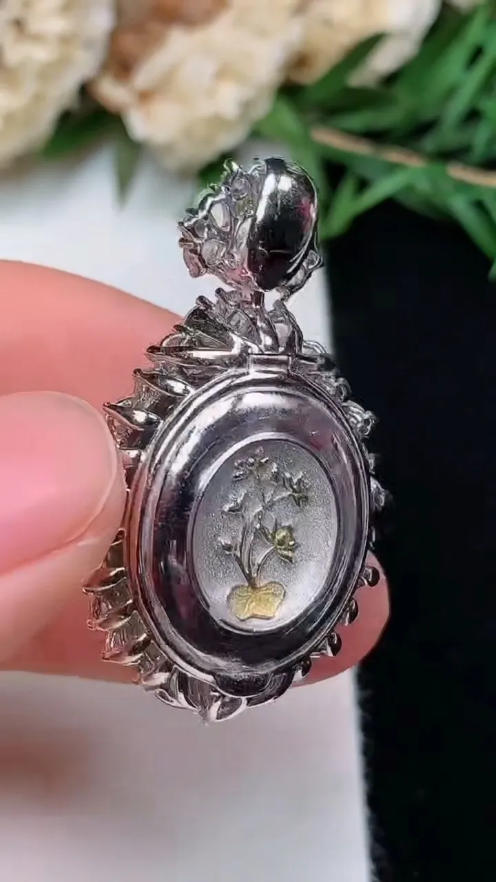 天然A货翡翠蛋面吊坠，尺寸35.6-21.7-15.5，裸石16.5-14.3，重量:10.13g
12月13日，重量:10.13g