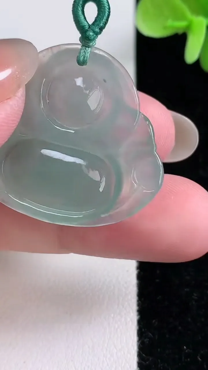 天然A货翡翠佛公吊坠，尺寸29.8-35.2-5.2，重量:8.39g
12月13日