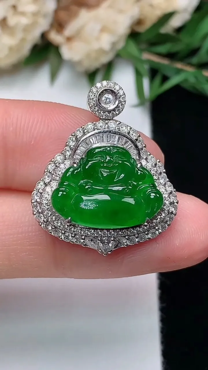 天然A货翡翠佛公吊坠，尺寸24.5-20.7-8.8，裸石11.2-15.2，重量:7.00g
12