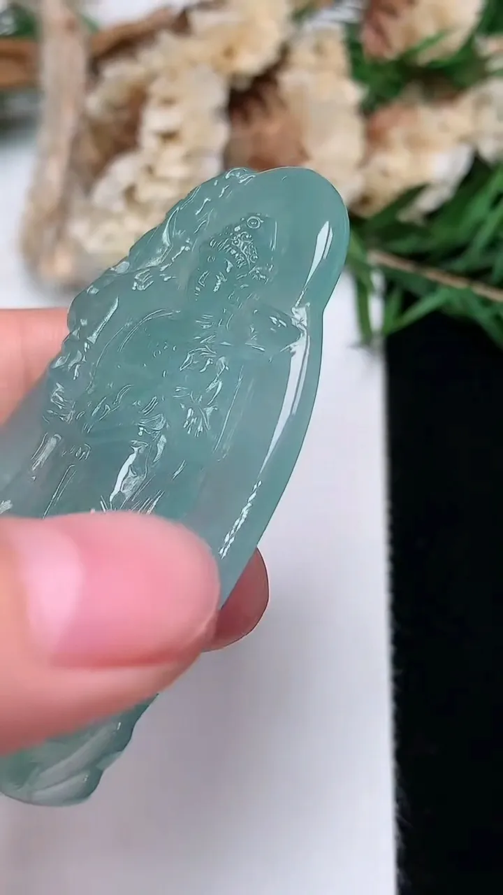 天然A货翡翠蓝水虚空藏观音菩萨吊坠，尺寸55.3-30.8-5，重量:16.86g
12月13日