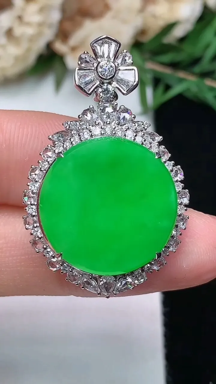 天然A货翡翠无事牌吊坠，尺寸34.5-22-10，裸石17.8，重量:7.26g
12月13日